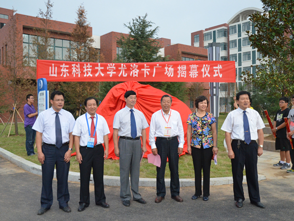 2011���ҹ�˾����300��Ԫ����ɽ���Ƽ���ѧ�ò�������ѧ�𼰽���ò������㳡02